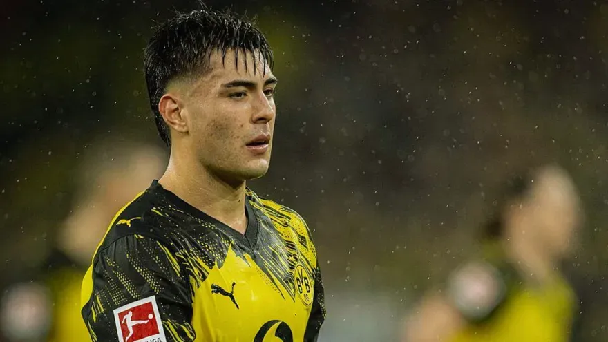 Chelsea Transfer News: Chelsea Recall Aaron Anselmino From Dortmund Despite Club’s Anger