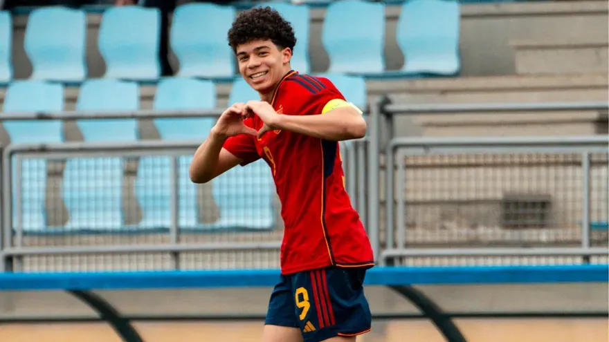 Real Madrid news: Marcelo’s outstanding 16-year-old son Enzo Alves signs first pro contract