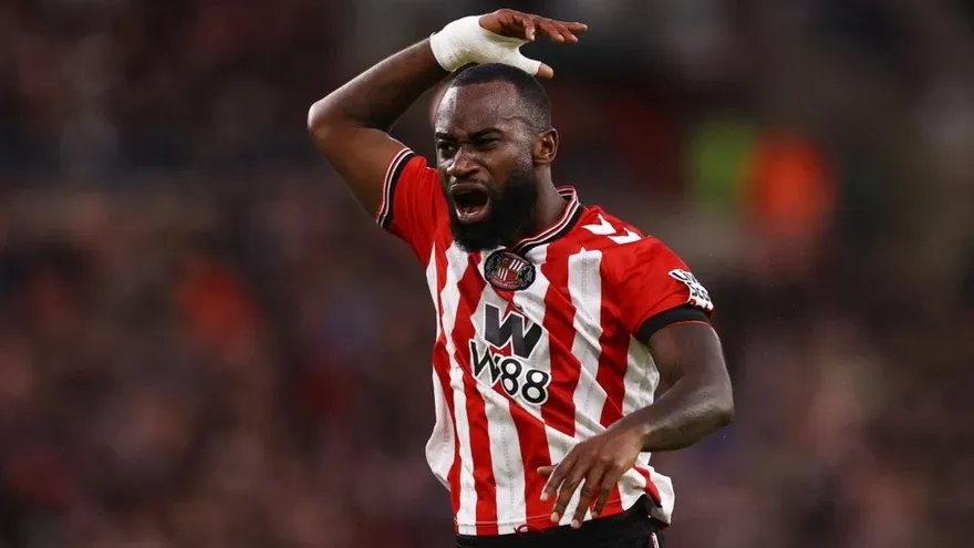 Liverpool transfer shock as move for Arne Slot's former player Lutsharel Geertruida has apparently collapsed 