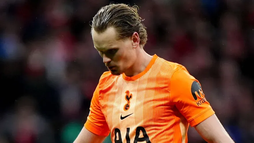 Who Is Antonin Kinsky? Tottenham Goalkeeper Subbed After 17 Minutes on Champions League Debut